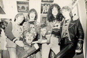 Centaur - achter: Han van Kuppeveld, Tom Berendsen, Frans de Meijer, Patricia de Jong; voor: Marcel Hoksbergen, Gijs van Well. Locatie: Zevenaar, 1984 | Foto: Ron Huiskes