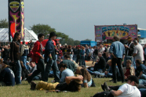 Metalfans op Arrow Rock Festival 2004 | Foto: Frans de Meijer