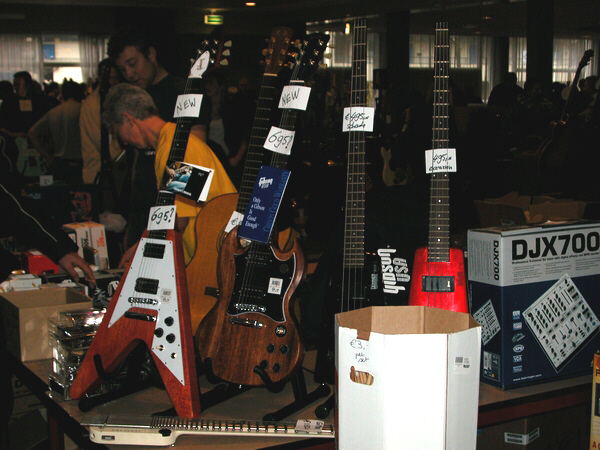 mmmvintageguitarshow02.jpg