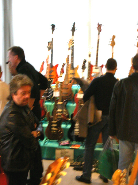 mmmvintageguitarshow05.jpg