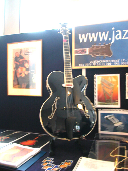 mmmvintageguitarshow10.jpg