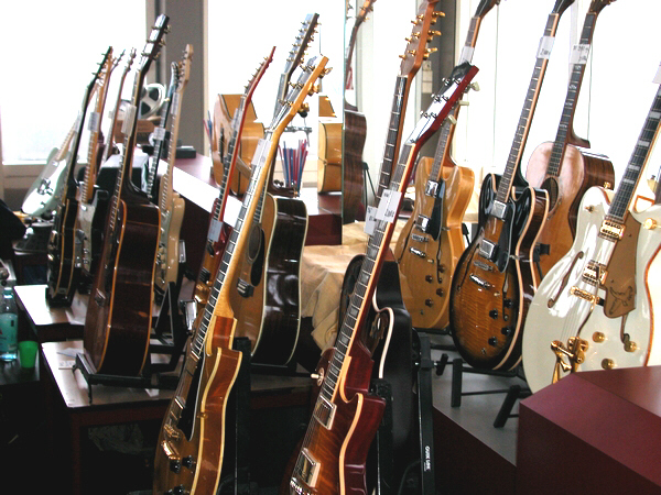 mmmvintageguitarshow13.jpg